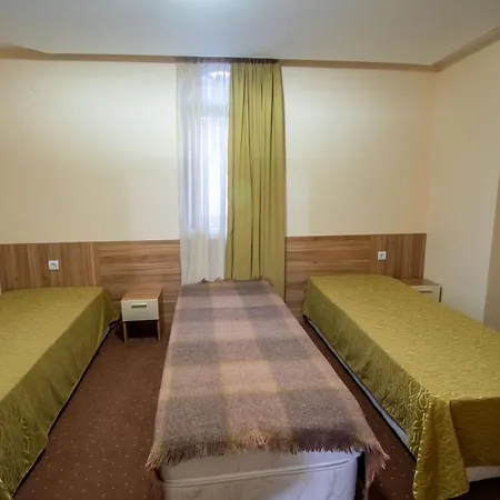 2 Bedroom, 2 Showeroom Suitable For A Family Skication And Remote Working *